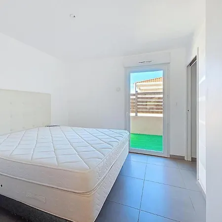 A 6 Min A Pied , Centre Apartment *